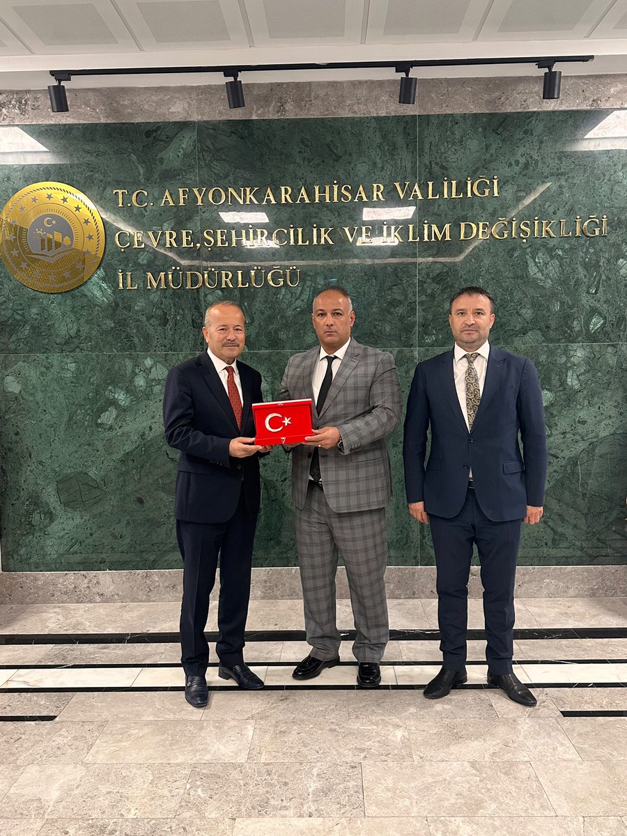 MehmetTaytakMHP's tweet photo. Afyonkarahisar Çevre, Şehircilik ve İklim Değişikliği İl Müdürümüz Melih Melik Kara’yı, İl Başkanımız Ahmet Kahveci ile birlikte ziyaret ettik.

Görevine yeni başlayan Müdürümüze hayırlı olsun dileklerimizi ileterek görevinde başarılar diledik.

Nazik ev sahipliği için kendilerine teşekkür ediyor, çalışmalarında başarılar diliyorum.