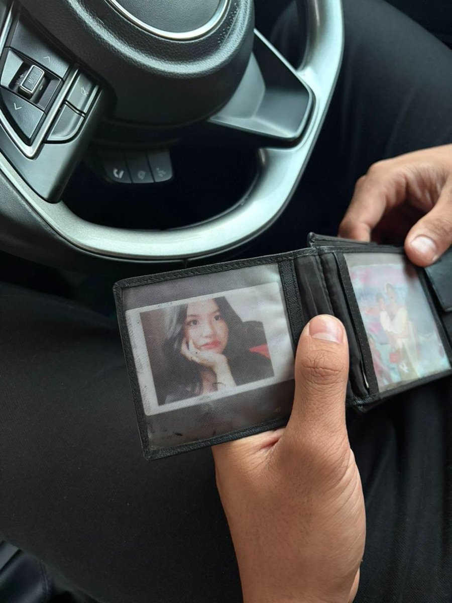 queennaurelia's tweet photo. To be loved enough for someone to carry your photo in their wallet… https://t.co/zVfWHTapoj
