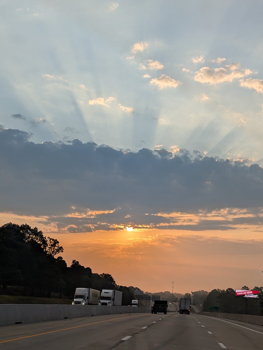 Taphend's tweet photo. Beautiful sunrise, Benton AR
@WxZachary , @JamesBryantWX , @ToddYakoubian https://t.co/5TZd4IKPRb