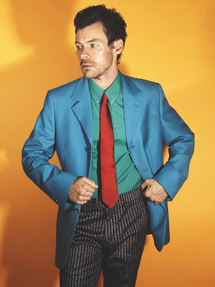 OT5Dailys's tweet photo. Harry Styles pictured for W Magazine! https://t.co/ngYDF3i8Sg