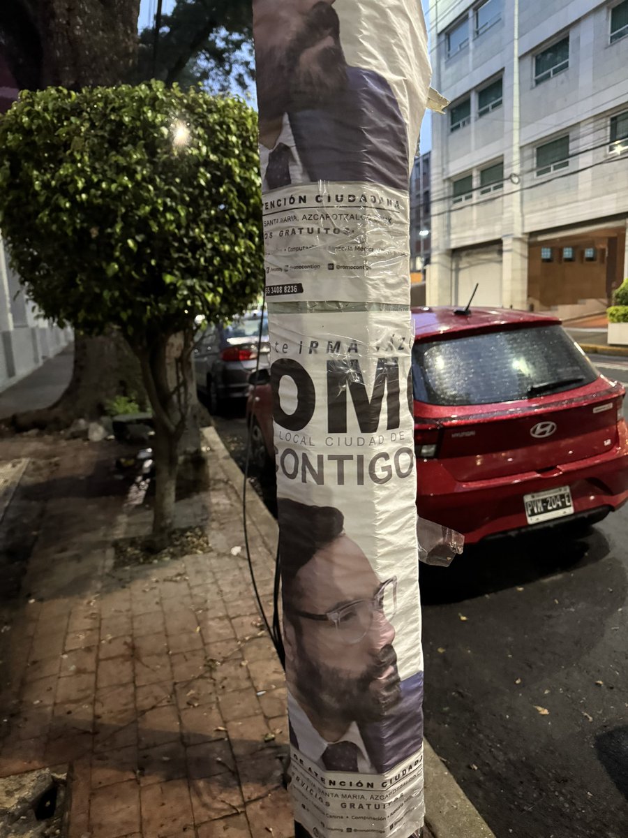 isrits's tweet photo. @AmerangelLorenz @vromog ¡queremos las calles limpias! Su basura en cada poste de la alcaldía se deshace con la lluvia y tapa coladeras. https://t.co/ciRpprK2sK
