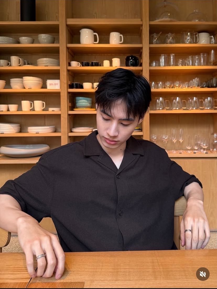 ppapizz's tweet photo. แรงเกินอะ สรุปไปด้วยกันหรอ หรือยังไง

 #Anthonykrit https://t.co/LxeVZ4P7Jr
