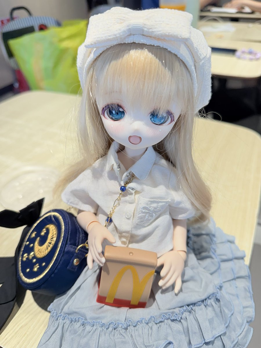 whiteyushi's tweet photo. 吃—麥當勞
喔，吃—麥當勞

#めるっ娘 https://t.co/R7SiSKjy6D