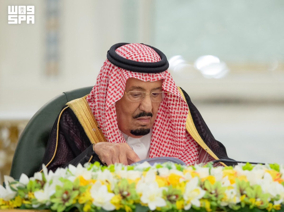 Badermasaker's tweet photo. مولاي #خادم_الحرمين_الشريفين يرأس جلسة #مجلس_الوزراء في جدة. https://t.co/2j1wggWFOM