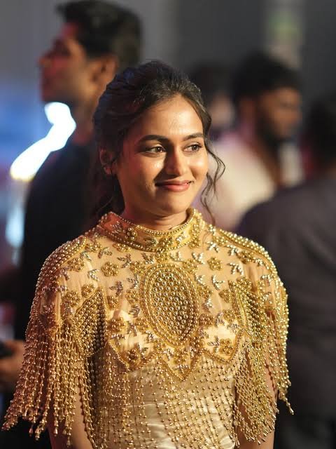 ItsPeterruh's tweet photo. Kyra Vasudevan in #Khalifa is Absolutely Best❤️‍🔥 

She looks beautiful, acts naturally and brings a strong presence whenever she appears. 

Action scene lam romba nalla panni irukkanga🔥🔥

Innu neraya upcoming movies la nadippaga pola🥳 Waiting for her tamil debut #KyraVasudevan https://t.co/SoD6w7qC9Y