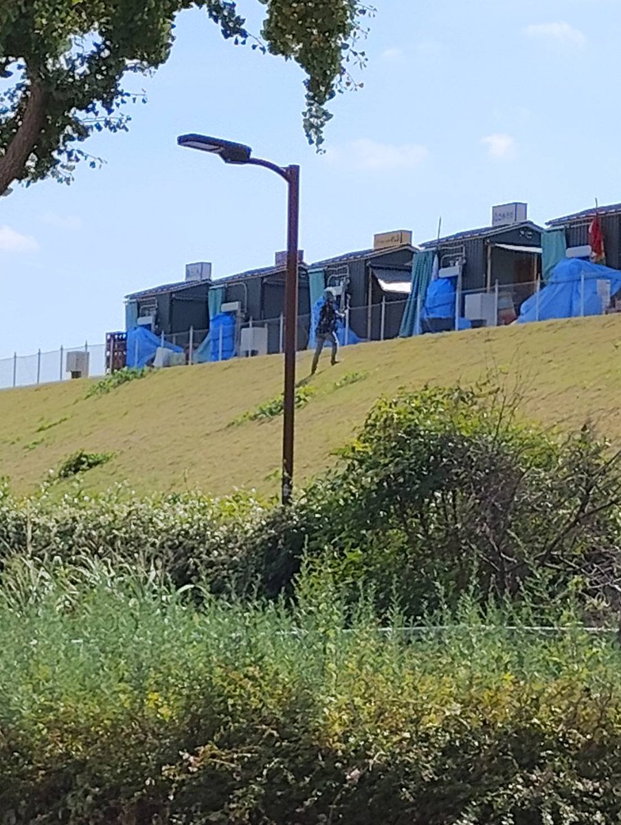 juso_yodogawa_g's tweet photo. 【ミナモ十三】は大阪市淀川区十三の河川敷堤防上に、住民達の大反対を押しきって無理やりオープンした屋台村。

住民説明会の約束を守らず、堤防上で焼き肉や炭火焼き等の煙や臭いを放ち、夜中までの騒音喫煙、営業時間無視の夜中までの営業、ゴミポイ捨て等、住民の犠牲の上に成り立っている事業です https://t.co/BimxrFWlD9