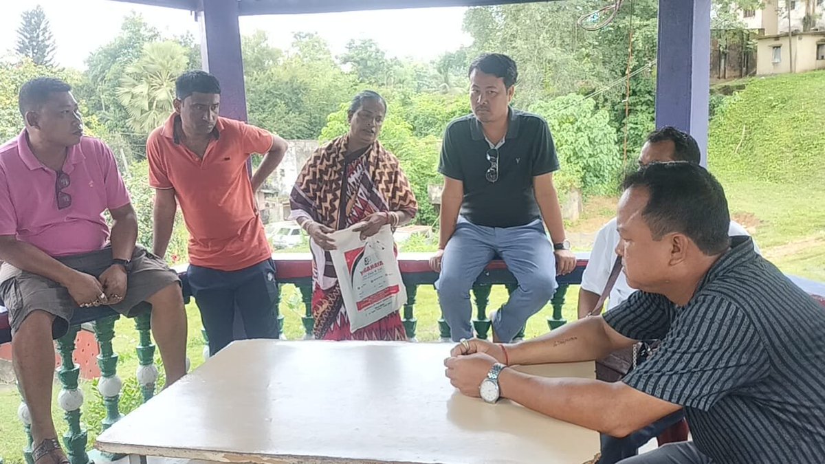 YTFTIPRA's tweet photo. After learning about the assault and hospitalisation of an elderly man in an incident that took place at Manu Parking, Hon'ble #YTF Unakoti District President Shri Anukul Debbarma, along with YTF warriors, visited Manu Police Station and 

(1/2) https://t.co/qX2qmS0ob4