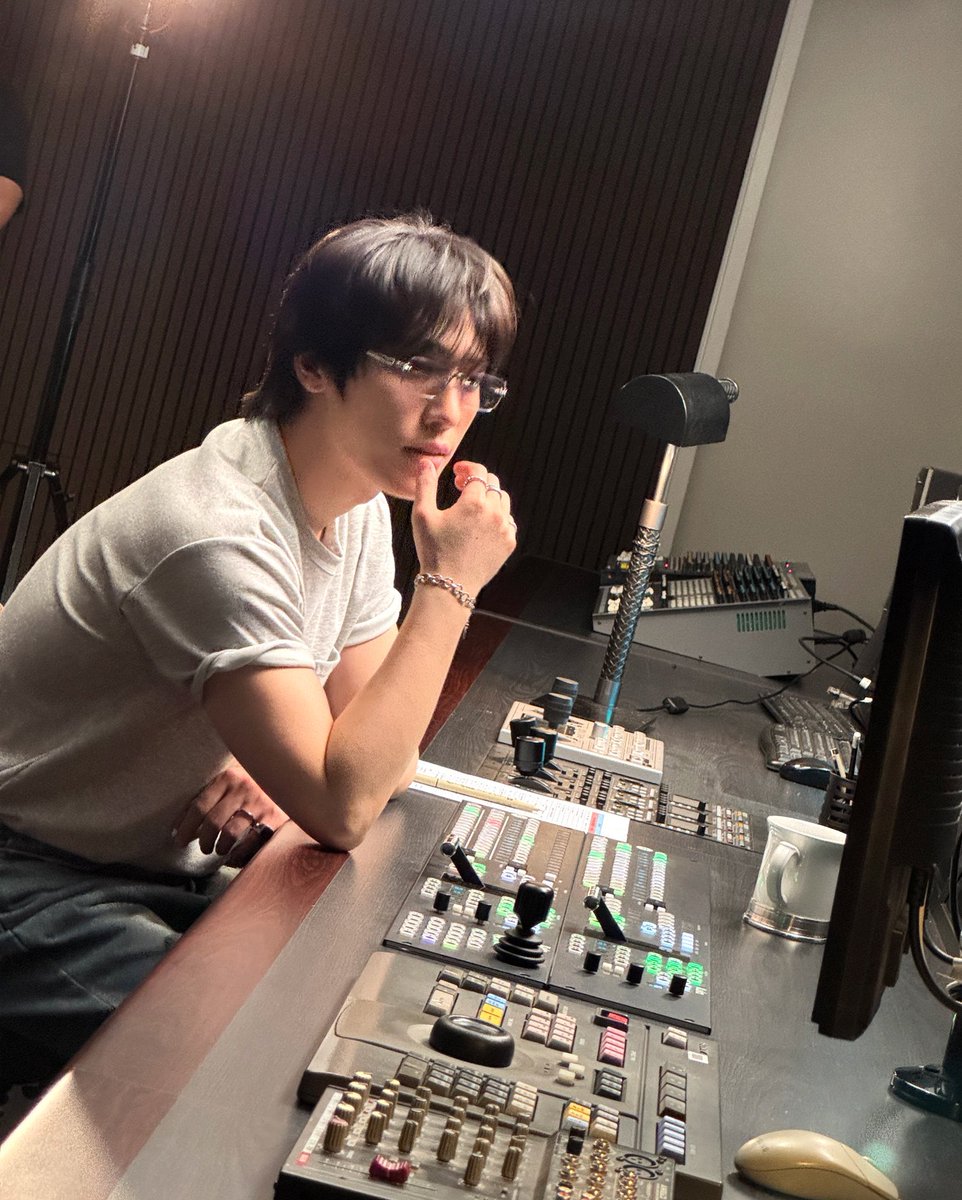 iconicsoonwoo's tweet photo. HOT HOT HOT https://t.co/p4poAoFFDL