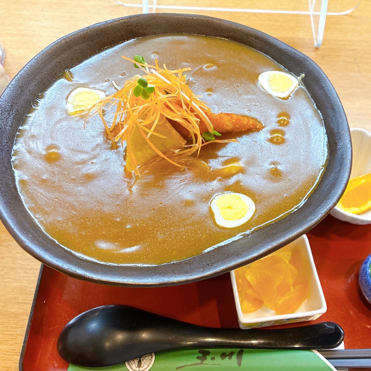degitalkingyo's tweet photo. 愛知県/豊橋「玉川豊橋広小路本店」

愛知県豊橋市のご当地グルメ「豊橋カレーうどん」の老舗店。
器の底からごはん→とろろ→カレーうどんの二層構造になってるユニークな一杯。
食べ進めると底から「とろろご飯」が登場するので、後半のマイルドな味変が出来るのが最高！ https://t.co/Pr32Qw7njM