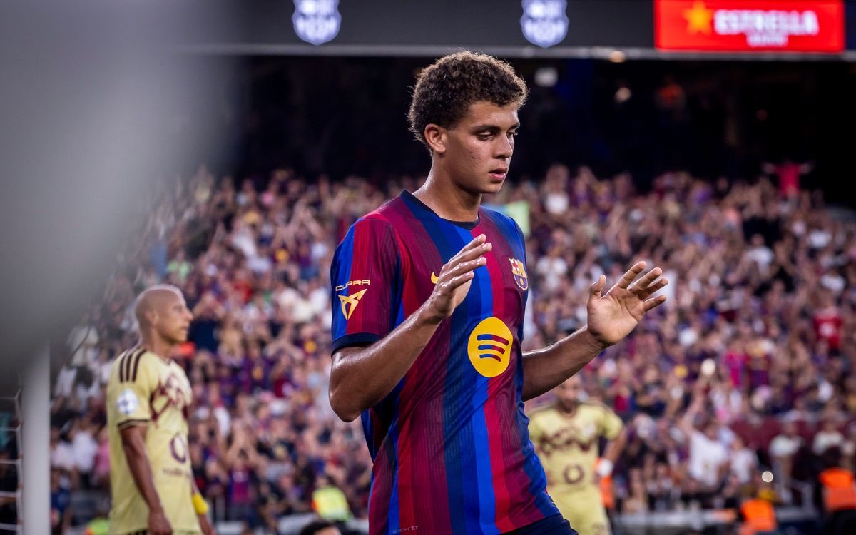 Somhiseremfcb's tweet photo. Flick ve a Hamza Abdulkarim como uno de varios jugadores capaces de jugar como delantero, junto a Raphinha, Anthony Gordon, Karim Adeyemi y Dani Olmo. 

El Barça no fichará otro delantero si el fichaje de Julián se cae. 

[Vía @QueThiJugues] https://t.co/mWsvBsY0Ed