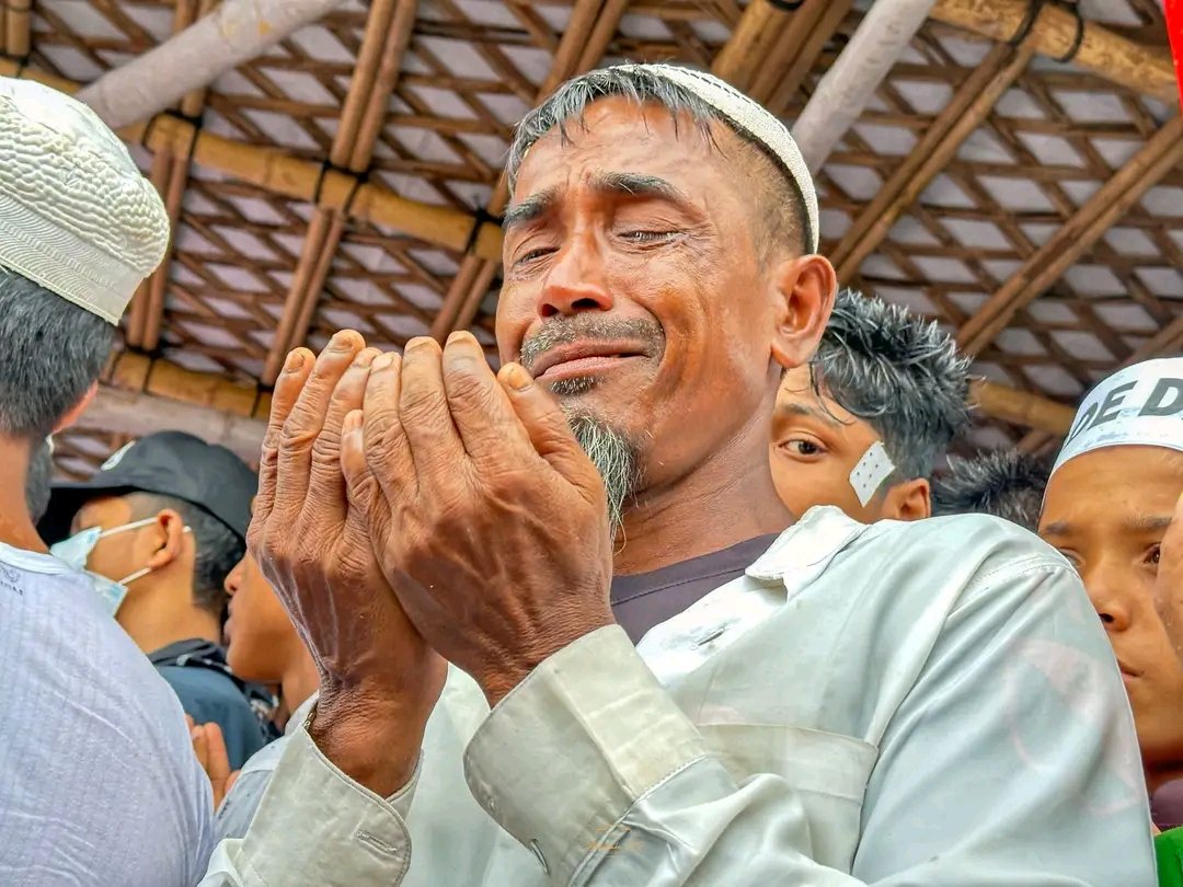 RoAnisHlaMyint's tweet photo. Today, August 25, the tears of one million Rohingya are still fresh and continue to fall. Our wounds still hurt because, even after nine years, justice has not yet been served.
#rohingyarefugees
#25thAug
@RoAnisHlaMyint https://t.co/s4GHBpQ6Kn
