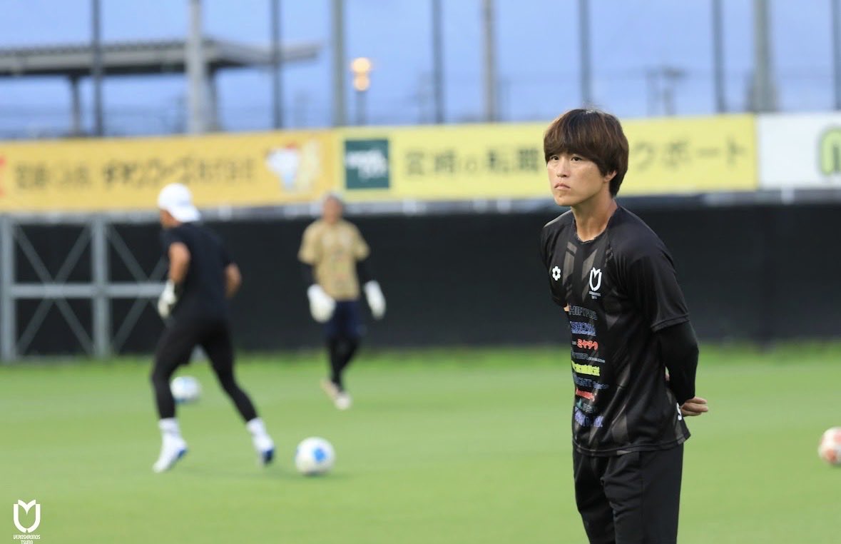 robelto10's tweet photo. ヴィッセル神戸との対戦。
アカデミーからTOPチームと長い時間をここで過ごしサッカー少年からプロサッカー選手に育ててくれた特別なチームとの初めての対戦。
選手ではない中、コーチとして試合をするのも少し違和感はあるけど選手と同じ熱量を持って挑む！
最初から最後まで楽しんでいこ。

#天皇杯 https://t.co/2oFyFbhzIH