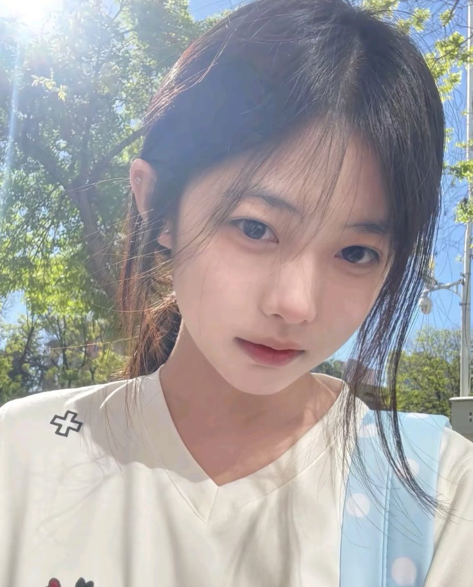 Antoinette14288's tweet photo. 准备要上学啦🥺

谁要来锐评我16岁的福啊？

心情不好来X发泄了，免费给福看

不要🚪，不信你试试～～～ https://t.co/EOsZxtjlw6