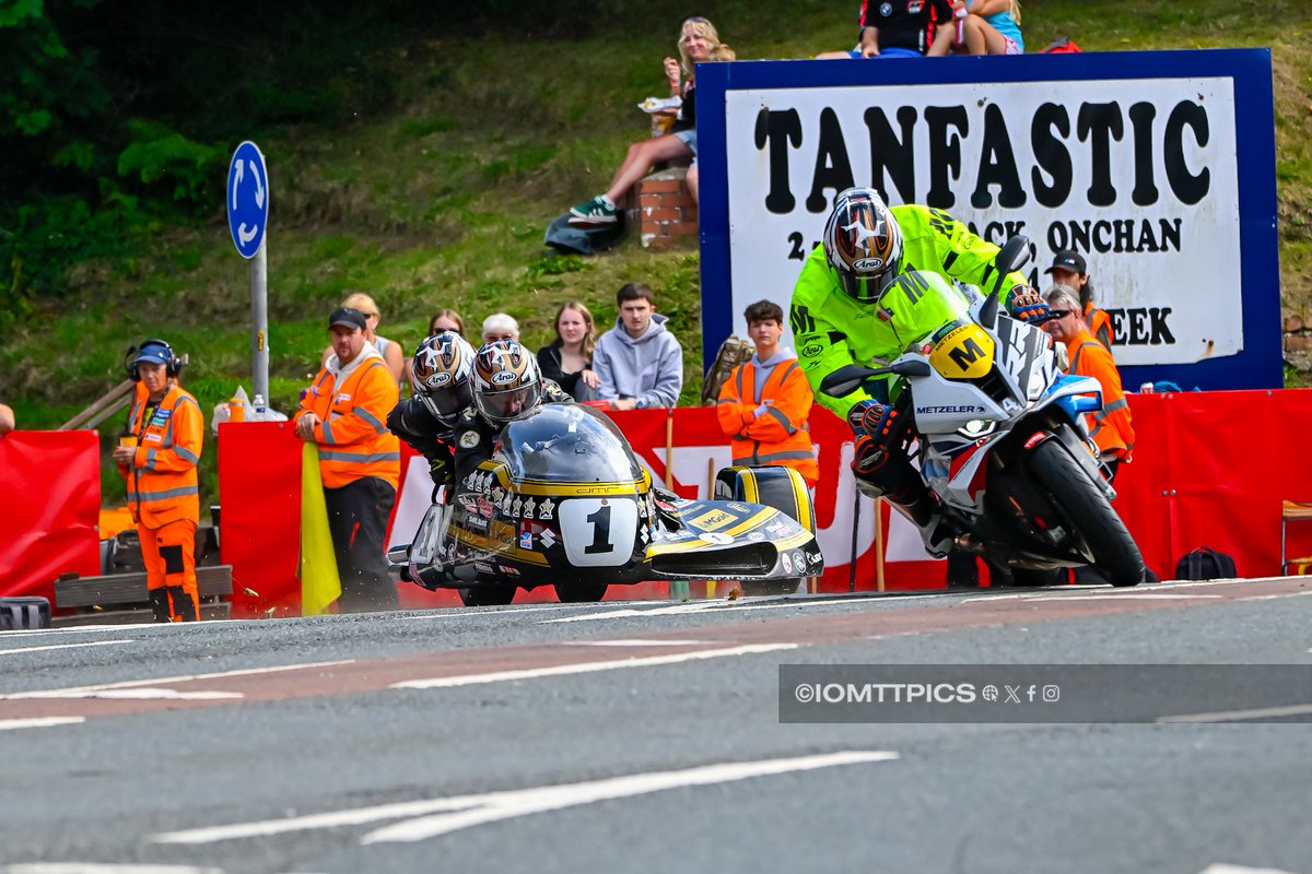iomttpics's tweet photo. Moly on @ManxRadioMSport saying how the TM waved him past at Sulby, he was chomping at the bit to get past him at the QB #classictt #theclassic #classictt2026 #nikon #nikonz9 @ManxRadio @ttracesofficial https://t.co/N7qO9PmIjG