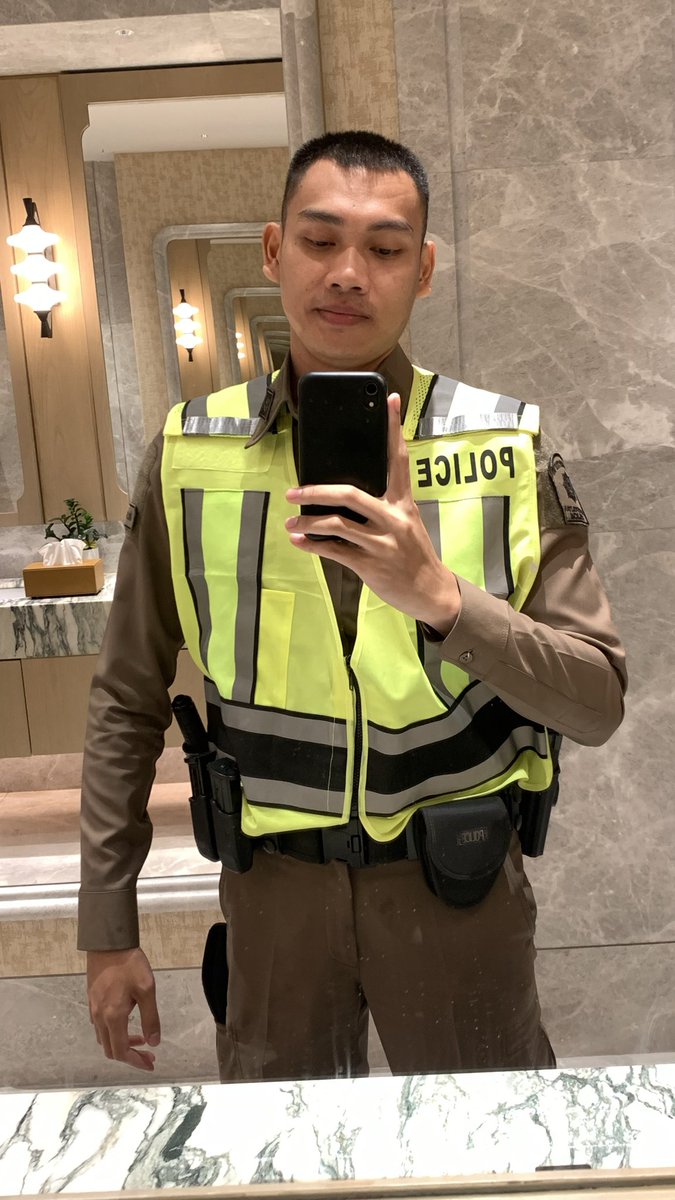 JamesKrisada's tweet photo. เมื่อไหร่เที่ยงคืนครับเจ้านาย😆 #หัวเกรียน https://t.co/lQogsDS06S