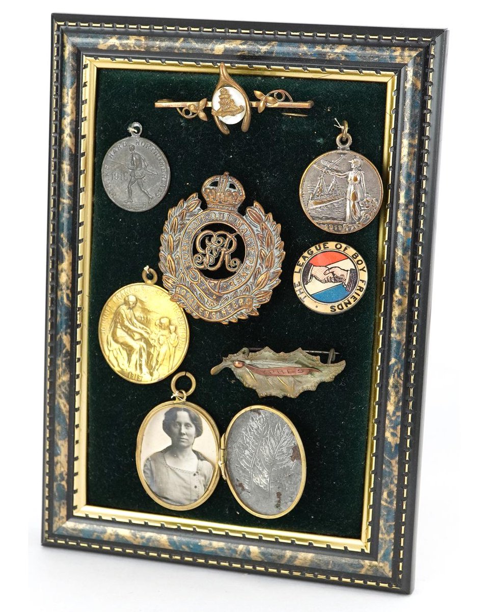 eastbourneauct's tweet photo. Experience the thrill of the bid at our 8th Sept Antiques, Collectables, and Jewellery Auction!
Lot No 1502 is this Military interest World War I badges and lockets.
Register to Bid here: https://t.co/KmEBKBAJbv
#eastbourneauction #wwi #worldwarone #firstworldwar https://t.co/aUSddtPmL2