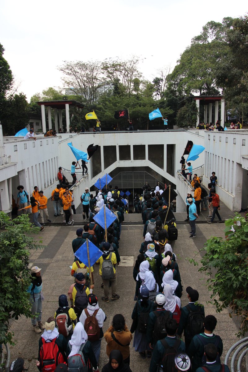 ibrafdj's tweet photo. Ada yang repost ini, jadi muncul di timeline lagi 🥲. Time flies, ga nyangka 7 tahun lalu bakal jadi end of an era, OSKM ITB terakhir di Ganesha... Dilanjut 3 tahun online dan pindah ke Jatinangor https://t.co/4oXql3K35g