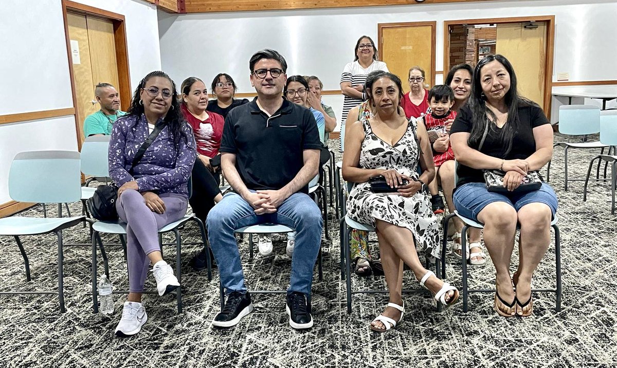 jorgem_yescas's tweet photo. El pasado fin de semana, en el marco del Consulado Móvil que realizamos en #Cottonwood, sostuve una reunión comunitaria previa en #Sedona con lideresas comunitarias de la región.

Atendí casos concretos de documentación y protección, y compartí una actualización sobre el contexto migratorio actual, así como recomendaciones para que nuestra comunidad conozca sus derechos.

Agradezco a quienes nos acompañaron y confían en su Consulado. Seguiremos acercando nuestros servicios a cada rincón de Arizona. 🇲🇽
#ConsulMexPhoenix #ConsuladoMóvil #Sedona #Cottonwood