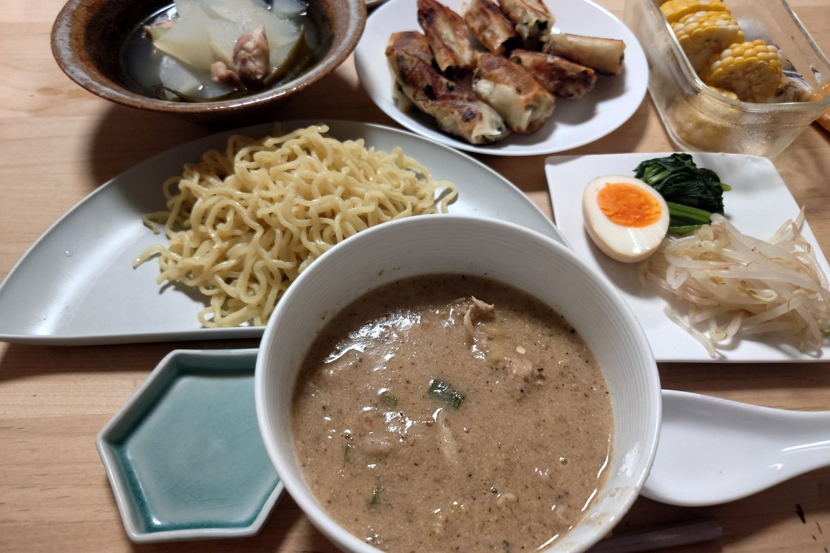 st14891's tweet photo. 最近の夕飯

魚粉つけめん
春巻き
冬瓜の煮物

最近よくインスタで見る
つけ麺作ってみたよー！
春巻きは前に多めにつくって
冷凍しておいたやつ https://t.co/jNr5bvSPP1