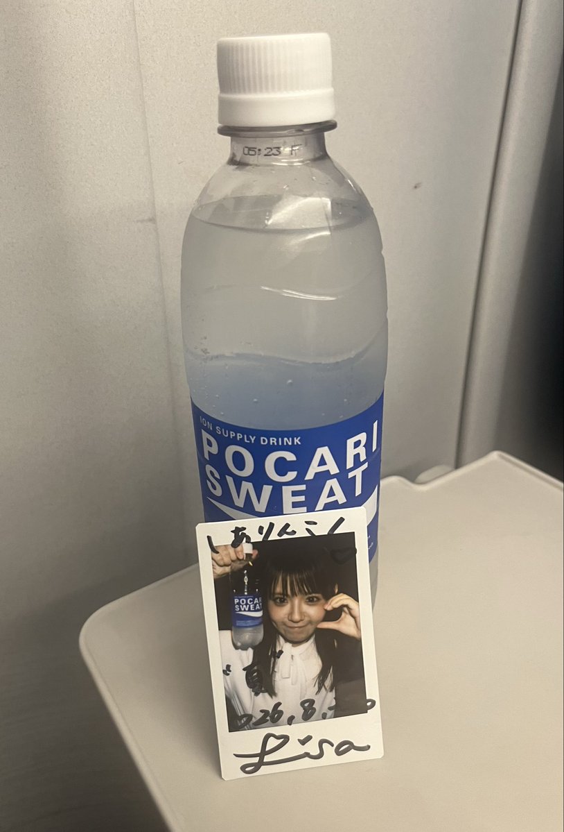 ant_arin's tweet photo. エンドレスサマーお疲れ様でした👋
もうすぐ誕生日ということで少し早めのお祝いでした👏大人っぽくなった所あり、まだバブな所もあるって言ったけどチェキを見返してみるとわかりやすいくらい綺麗になってましたよ🙂↕️
#DearLISA https://t.co/r53rnXqZ6m