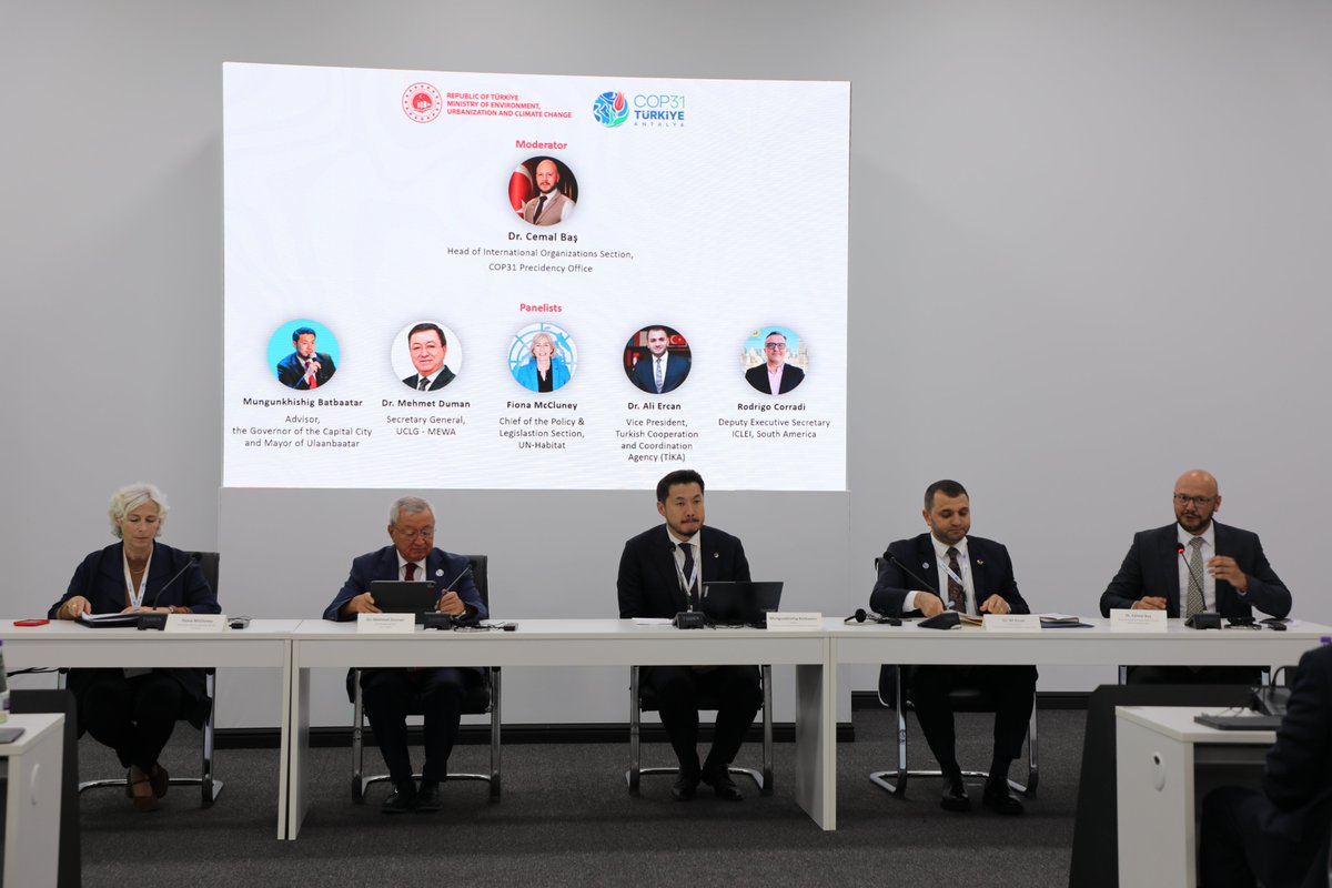 cemgovtr's tweet photo. 🌍 UNCCD COP17’de, Bakan Yardımcımız Sayın Fatma Varank’ın, Bakanlığımızın çölleşme ve erozyonla mücadele, iklim değişikliği ve çevre alanlarında yürüttüğü çalışmaları COP31 sürecine taşıyan vizyonumuzu anlattığı açılış konuşmasının ardından, “COP31 Vizyonu – Hedeflerden Uygulamaya: Çölleşme ve Erozyonla Mücadelede Başarılar ve Yeni Ufuklar” başlıklı panel düzenlendi.