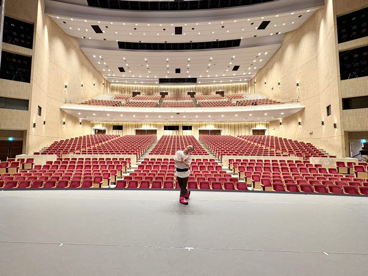 pinkpinks13's tweet photo. ついに東京公演開幕！
自身単独公演、史上初の1600キャパ×2
ゲスト発表前に全完売という本当に有難い限り
その上、豪華すぎるゲスト陣と
出演者と凄腕のスタッフ陣に本当に感謝です。
楽しみです幸せ🩰 https://t.co/nviZ0nuPM8