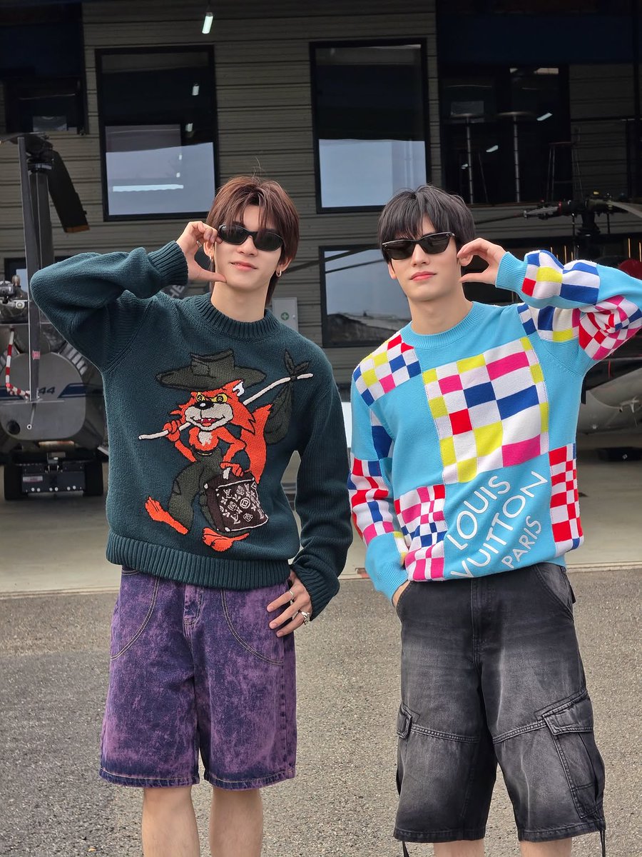 teeteebaipor's tweet photo. เขียวฟ้า แต่งตัวแมชท์กันมากเลยนะ นี่นัดกันปะ เป็นแฟนกันอ่อ https://t.co/gmqYIuABrQ