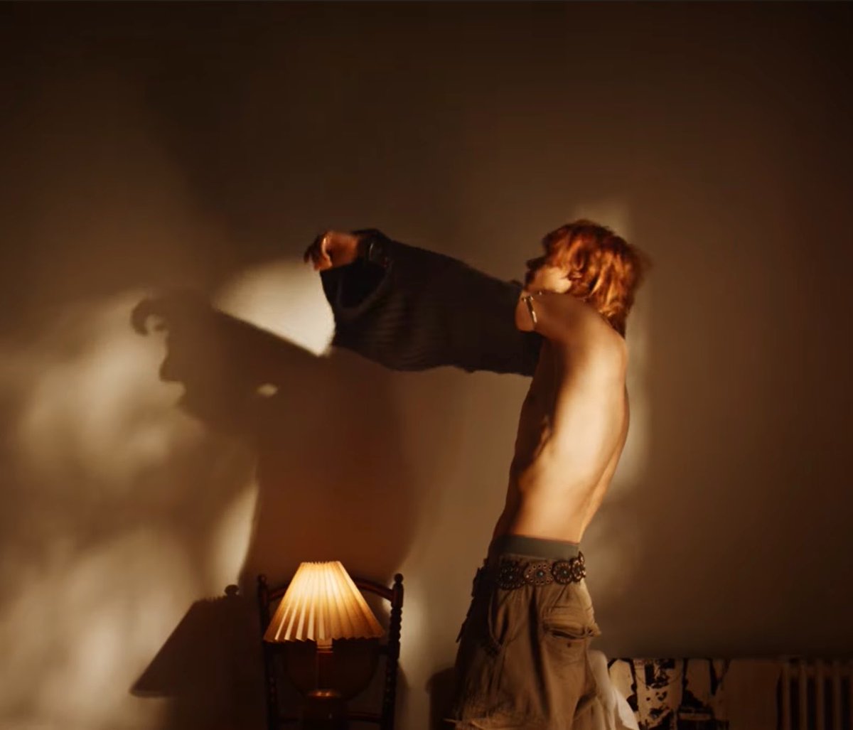 esraskol's tweet photo. ginger, do read, 184 cm, soft spoken, wolf boy, producer, swimmer, cellist, stargazer https://t.co/hu8CfxhXeN