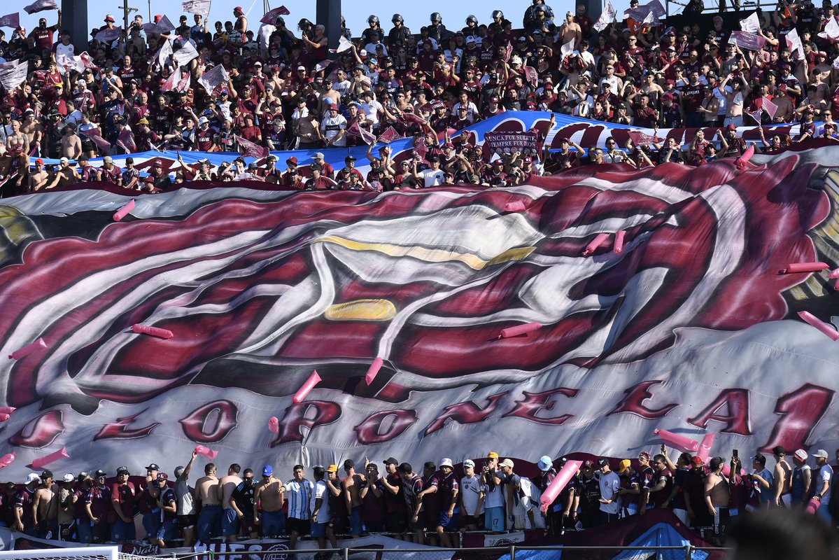 clublanus's tweet photo. 🫶 En la conmemoración del Día del Idioma Guaraní, el hermoso recuerdo de la final de la Sudamericana 2025, cuando el Paraguay acompañó, alentó y se brindó al máximo para que cada hincha del Club Lanús en Asunción se sintiera como en su casa.

🇱🇻 El cariño permanente para aquellos jugadores paraguayos que contribuyeron y contribuyen a la grandeza deportiva del Granate.

Una tierra que estará por siempre y para siempre unida a nuestros corazones. 𝐑𝐨𝐡𝐚𝐲𝐡𝐮 𝐓𝐞𝐭𝐚̃ 𝐏𝐚𝐫𝐚𝐠𝐮𝐚́𝐢! 🇵🇾❤️