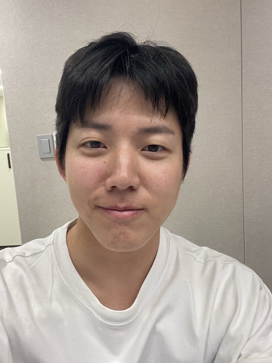DoWonSunJaeYoun's tweet photo. These selcas he sent on his birthday chat event today 🤣 https://t.co/HQ3epAyv7B