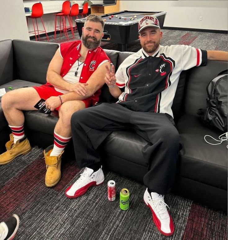 Ulta_bottom's tweet photo. Would you be able to handle them both ?
Chudai
 #CHUDAİ #daddy #nsfw
Travis Kelce AND Jason Kelce 🥵 https://t.co/fNFhtaDIfv