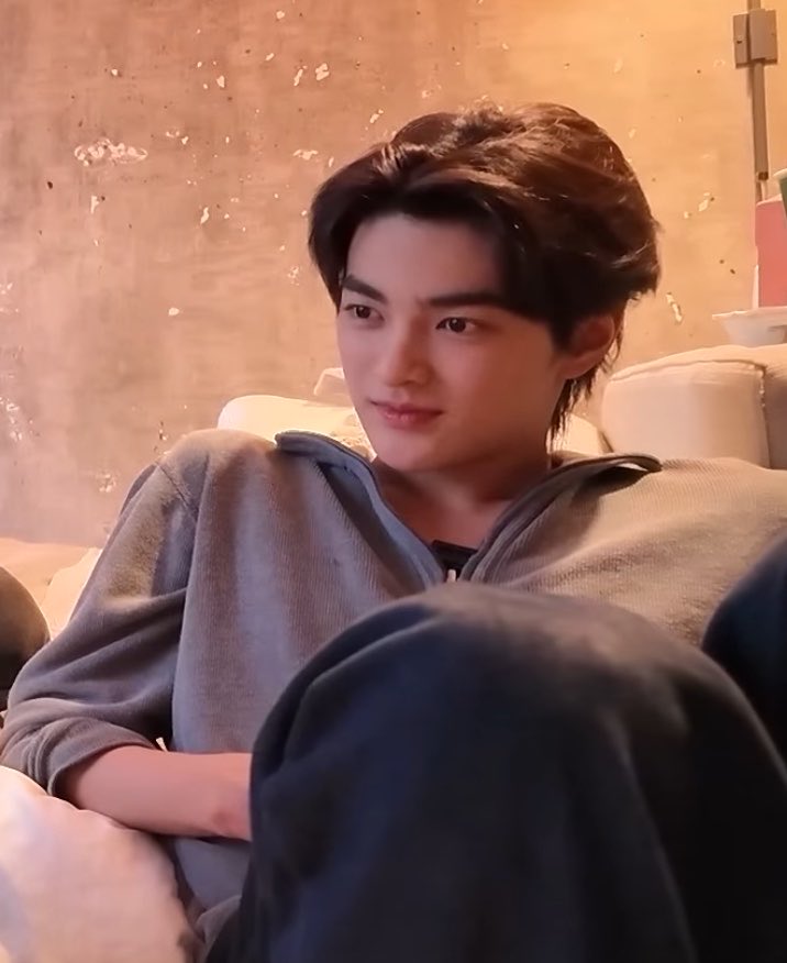 mawarmeraa's tweet photo. seketika gw lupa kedip lupa nafas lupa hidup lupa segala galanya yaallah ini gw liat apa kok ganteng bgt😭 https://t.co/3QT86Uwvyy