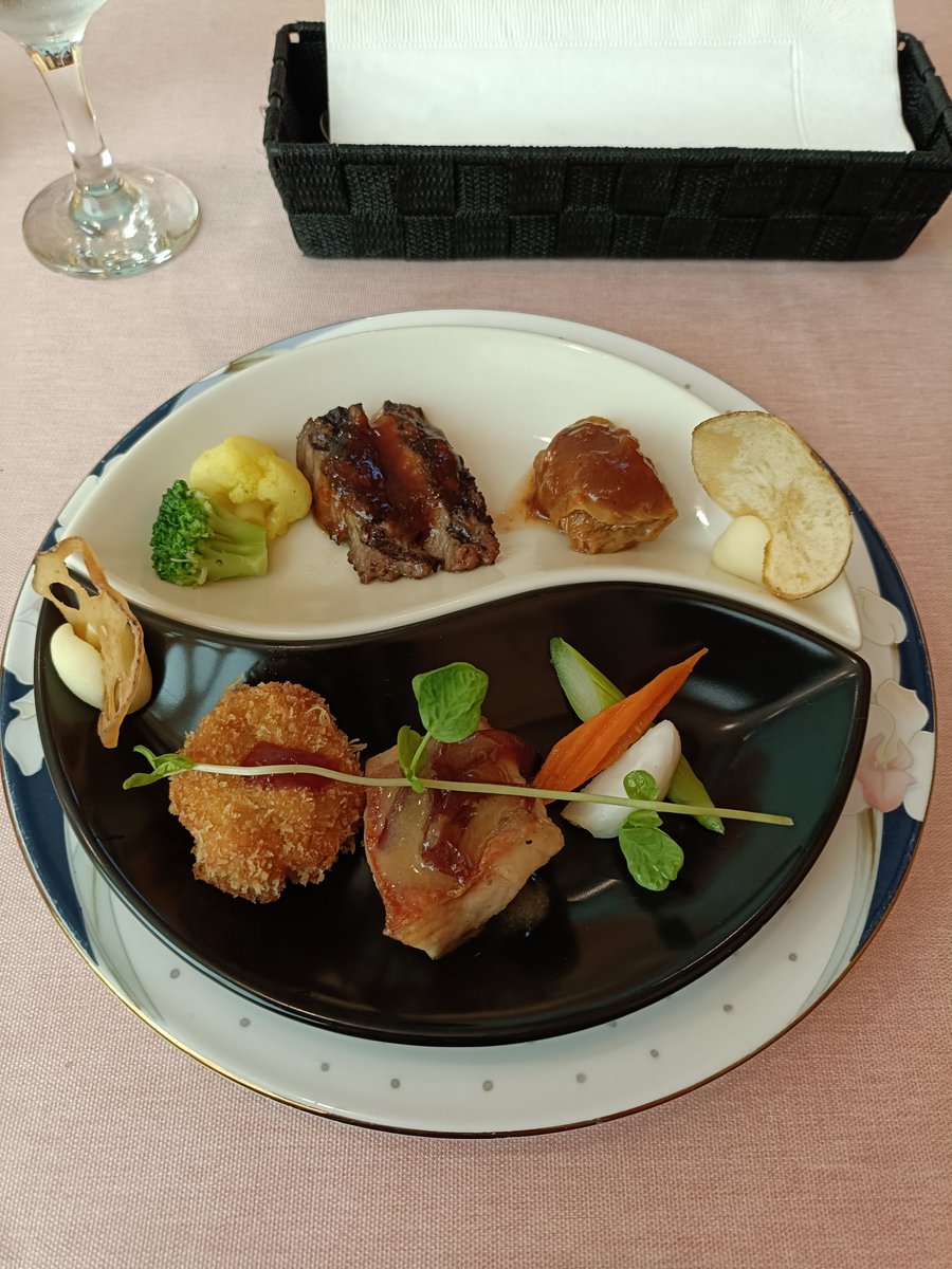 corydorared's tweet photo. カジュアルフレンチ トックブランシュ
美味しいものをﾁｮｯﾄずついただけるｼｱﾜｾ。 https://t.co/Xk2igNeOuz