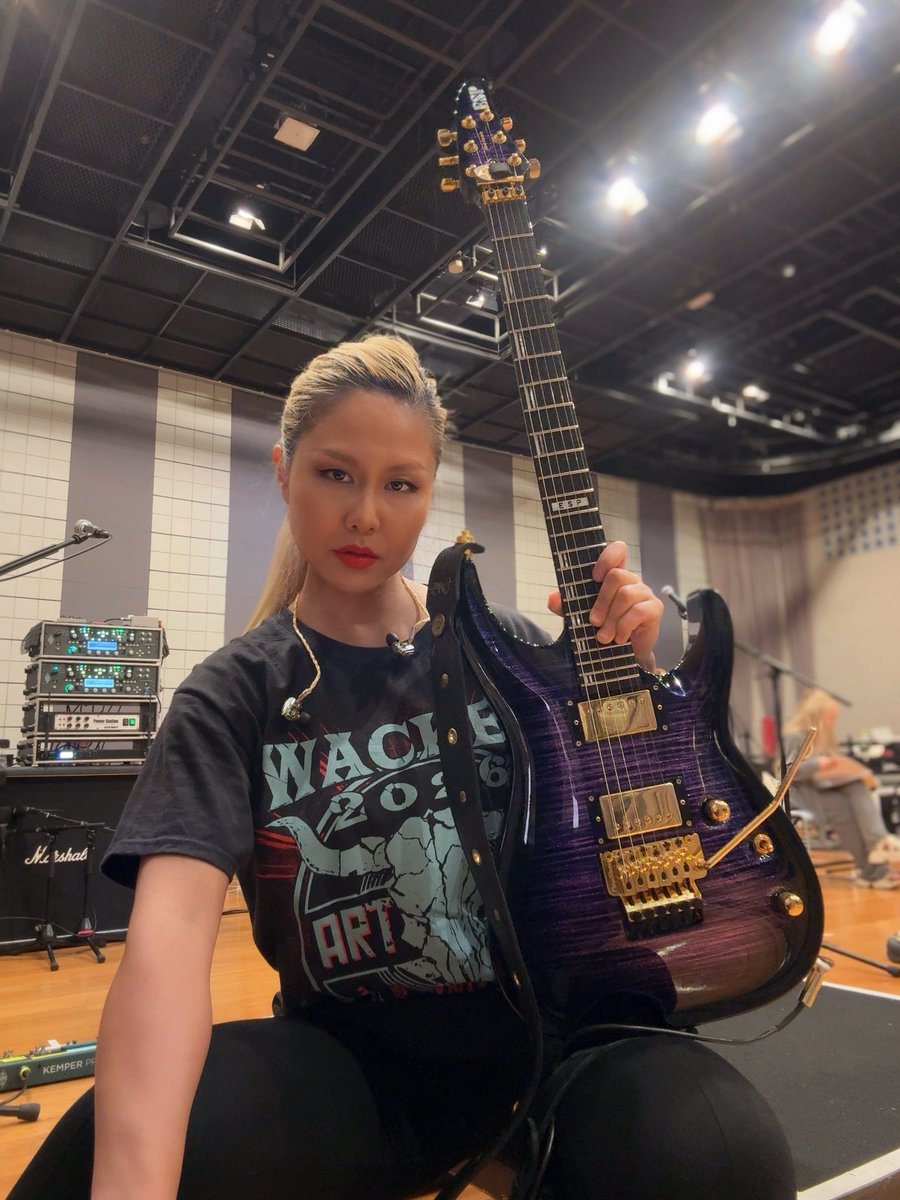 midori_gt's tweet photo. 国内ツアーラストリハ終わり！！
4日後からツアーが始まります！！
各地で皆さまにお会いできるのが楽しみ！
#LOVEBITES #Midori https://t.co/8k2MKd9REQ