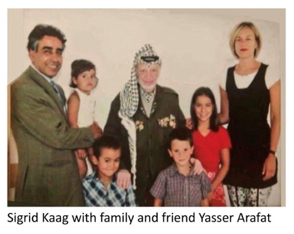 Metal__Theo's tweet photo. @PetravanDam3 Kaag is heel trots op deze foto samen met terrorist arafat,staat te pronken op haar dressoir https://t.co/h8ZizATKeq