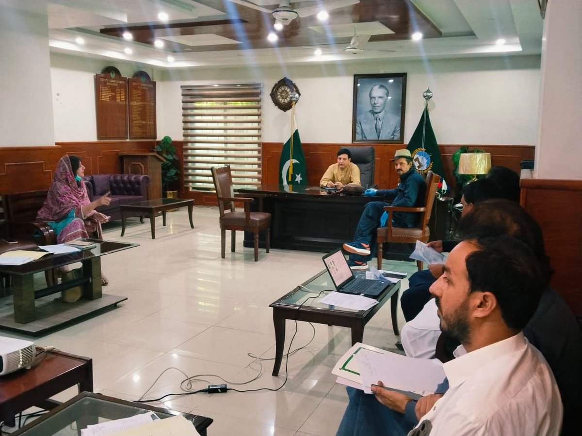 dc_battagram's tweet photo. ڈپٹی کمشنر بٹگرام محمد شعیب  کی زیرِ صدارت آئی ایم یو ہیلتھ کے حوالے سے اجلاس منعقد ہوا، جس میں ایم ایس ڈی ایچ کیو ہسپتال نے صحت سے متعلق امور، جاری اقدامات اور سروس ڈیلیوری کے حوالے سے تفصیلی بریفنگ دی۔ 
@CSKPOfficial https://t.co/E3pEuFi6ax