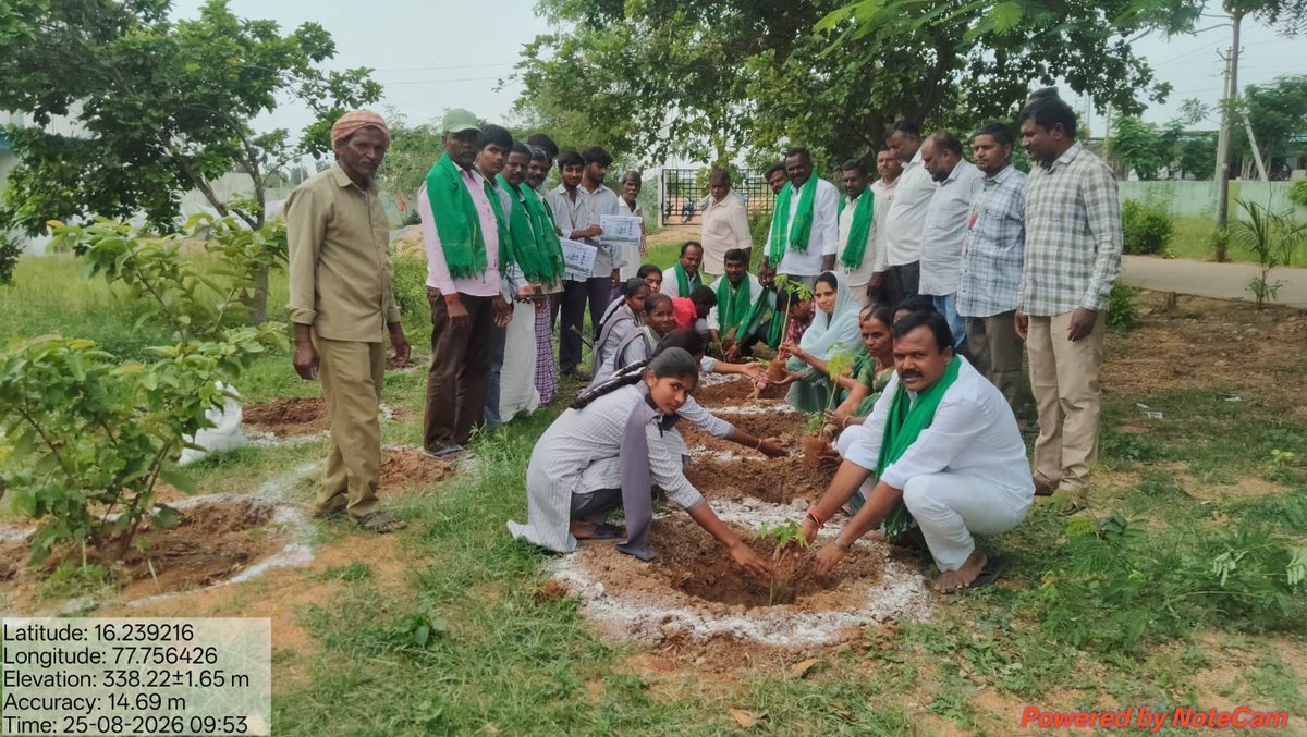 SrinivasuluGo19's tweet photo. గోనుపాడు గ్రామంలో పచ్చదనం వైపు అడుగులు.. ఘనంగా వన మహోత్సవం

గద్వాల జిల్లా ప్రతినిధి అక్టోబర్ 24(నలు దిక్కులు)
గోనుపాడు: పచ్చదనం పరిరక్షణ, పర్యావరణ సమతుల్యతే లక్ష్యంగా గోనుపాడు గ్రామంలో వన మహోత్సవ కార్యక్రమాన్ని ఘనంగా నిర్వహించారు. గ్రామ సర్పంచ్ జి. రాములమ్మ అధ్యక్షతన పాలిటెక్ https://t.co/iEoCd6lSP1