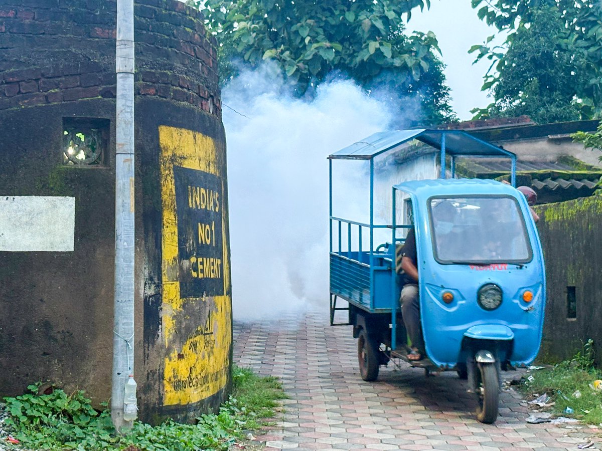 RaurkelaMC's tweet photo. During the evening, RMC conducts mosquito-fogging drives across the city. This routine initiative will continue regularly to protect residents and help control the mosquito menace.
#mosquitoecontrol #fogging #Raurkela https://t.co/C1Femh2XR6
