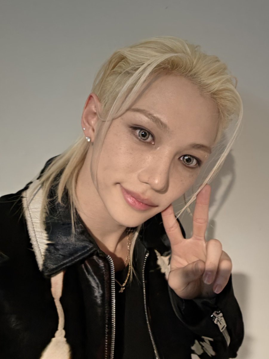 915bbok's tweet photo. felix bubble update 🤍 https://t.co/ftDM2cayLU