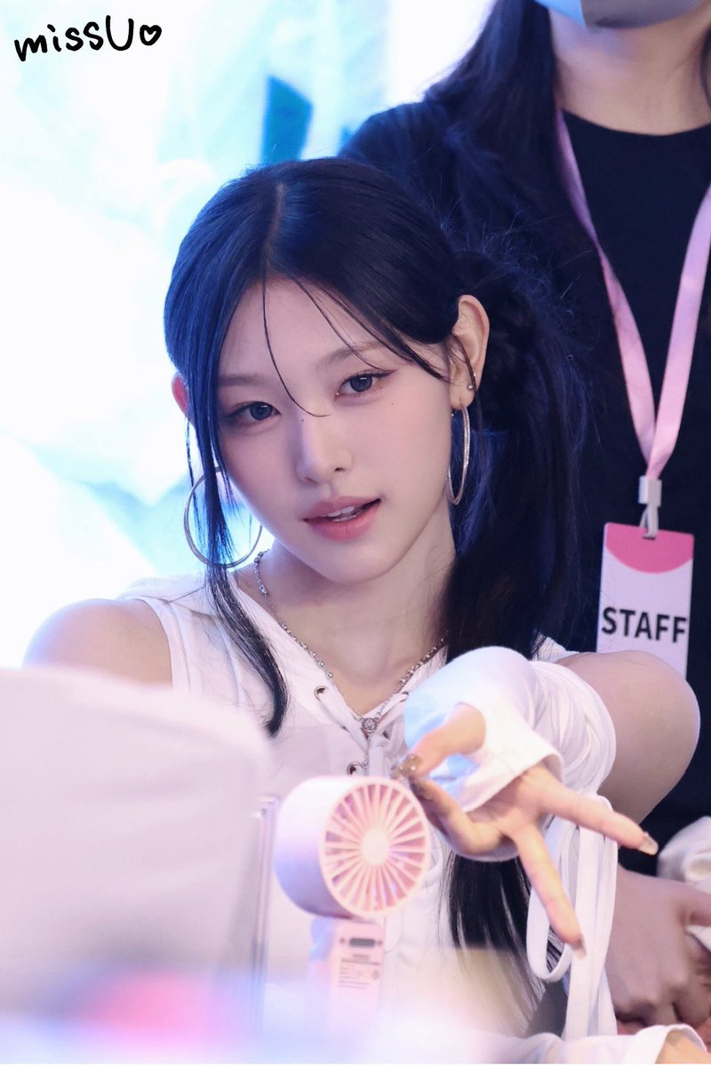 nya_mnm's tweet photo. 이날의미나미는사막여우같기도하고토끼같기도하고고양이같기도하고아기구미호같기도한데 확실한건나를죽이러왓다는겄이다 https://t.co/DHL9AWEgdx