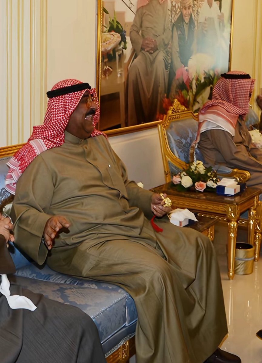 Omar1mk0's tweet photo. احلا شي في مشعل ان استنزاف رصيد الاحترام والتقدير حق الاسرة وخل الشعب الكويتي يلعن في فيهم كلهم من صغير الي كبير 

شكرا من الاعماق حق مشعل حرامي جاي الوزة 😁🚬 https://t.co/nlfpAjET97