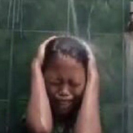 lynnntwo's tweet photo. gua lg berak ada kecoa, anjinggggg skrng kecoa nya ilang, GUA GA TENANGGGGG https://t.co/ocGE4ZO5gk