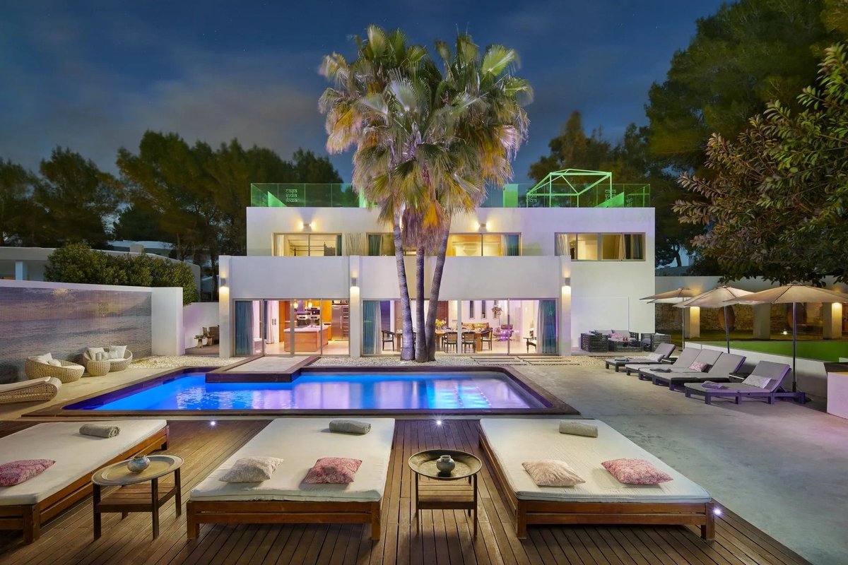 WWDreamvillas's tweet photo. CASA INDIA | IBIZA — SPECIAL SEPTEMBER & OCTOBER RATES
SPECIAL LIMITED-TIME RATES
September 2026
€2,500 per night
October 2026
€2,250 per night
Minimum stay:
3 nights
Discover Casa India:
https://t.co/e3iWSuN9tk
#Ibiza #CasaIndia #CasaIndiaIbiza #IbizaVilla #IbizaVillas https://t.co/nsrae3aN00