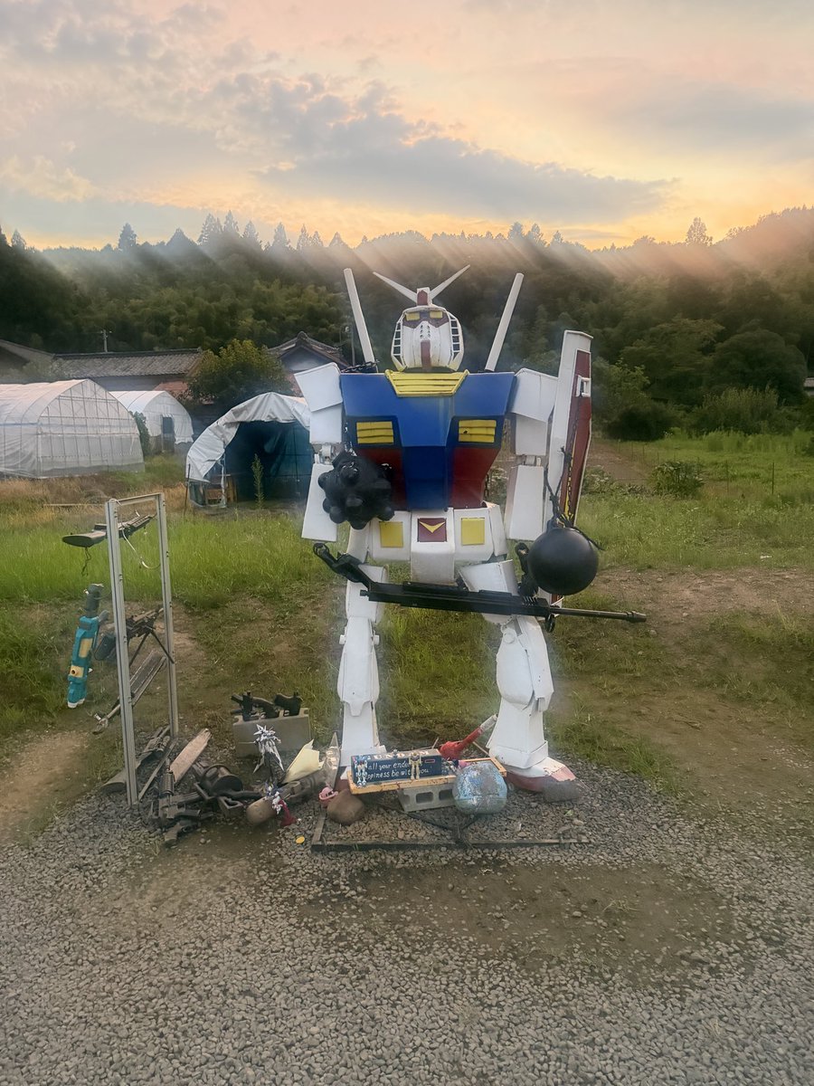 hakonebeat's tweet photo. 道すがらです見かけて戻っちまった🤣

「あれは〇ンダムだ、私がそう判断した」
( ˇωˇ ) https://t.co/5oZakri3Xx