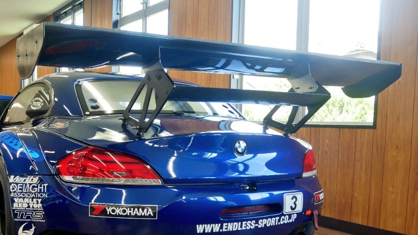 P71VicVetteJP's tweet photo. GT3マシンのなかでもお気に入りなZ4 GT3。
もはや二層構造とも言える独特なリアウイングやフロントタイヤが一部露出するフェンダーの造形、かつての911並みに存在感が強い巨大なリアの張り出しなど非常に面白い形をしております。
このZ4だけでも長野まで遠征する価値はありますね。 https://t.co/7wK8imdrx9