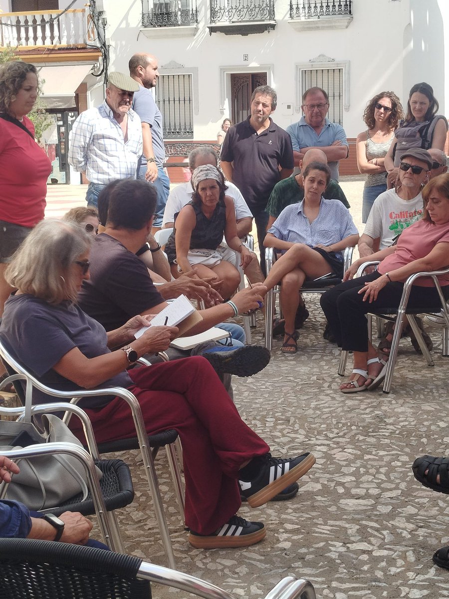 Adelante_HLV's tweet photo. 👉 En el día de hoy hemos estado en la localidad de Berrocal, municipio gravemente afectado por el #IFNiebla , donde hemos mantenido un encuentro con los vecinos y vecinas del municipio, así como con las autoridades municipales del mismo. https://t.co/u9eUw99BYx