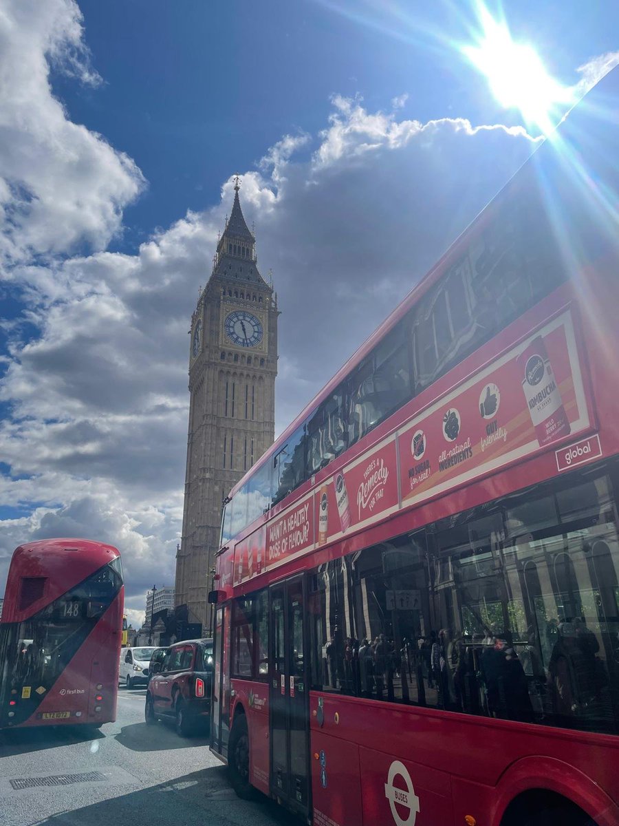 vetoaquit's tweet photo. Londres val molt la pena. I si tens la sort de que no plogui, és encara millor!
#MindTheGap https://t.co/Qjh4oPaoJ9