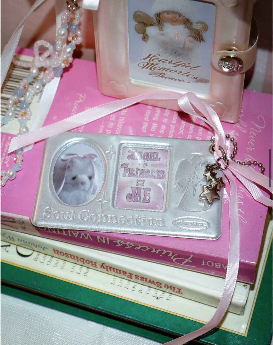 Mootoob20's tweet photo. #พร้อมส่ง 👼🏻 THENCE Shimmer Mate Photo Holder Silver 🪽

💫 250 รวมส่ง (มือหนึ่งยังไม่แกะนะคะ) 

#แฟ้มการ์ด #เฟรมการ์ด #พรีออเดอร์เกาหลี https://t.co/fFNBVm6ccF