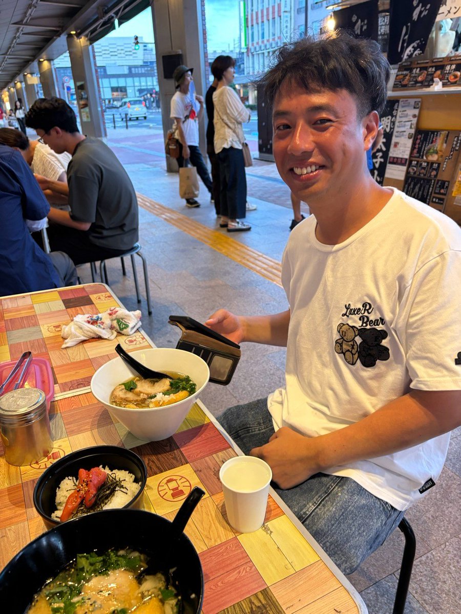 watanabesan_com's tweet photo. 最近の渡邉さん(笑)
久々の大公開👏
イケメンと言われてご機嫌ですが、いやーイケメンちゃうよ🙅‍♂️
てか黒いな(爆)

で、夏休みを楽しんだわたくしでございますが今の心境を···

仕事なんて···

やってられるかボケ💢 https://t.co/xy8yX18VxI