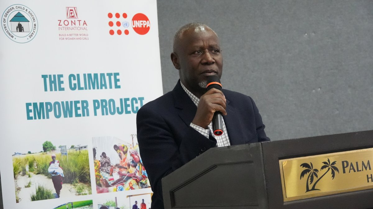 UNFPASouthSudan's tweet photo. Through the #ClimateEmpower project (funded by Zonta International), Ministry of Gender, Child & Social Welfare & @UNFPASouthSudan train +60 trainers, including youth innovators, male champions, & government reps, to foster gender-transformative climate action💚.
#ClimateAction https://t.co/QL1rNFgTuT